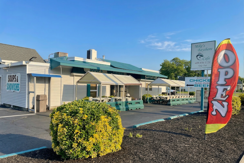 Things To Do Mikes Bayshore Cafe